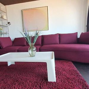 Modern appartement met frontaal zeezicht en privé parking